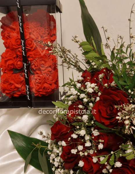 Teddy bear e bouquet medio di rose rosse