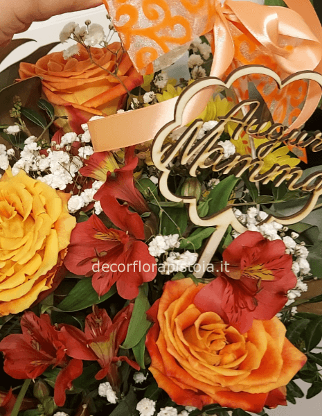 Cesto con i fiori per la mamma