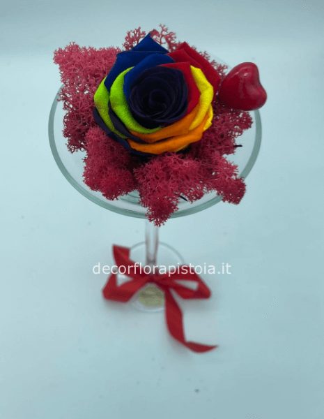 rosa arcobaleno stabilizzata in coppa di vetro
