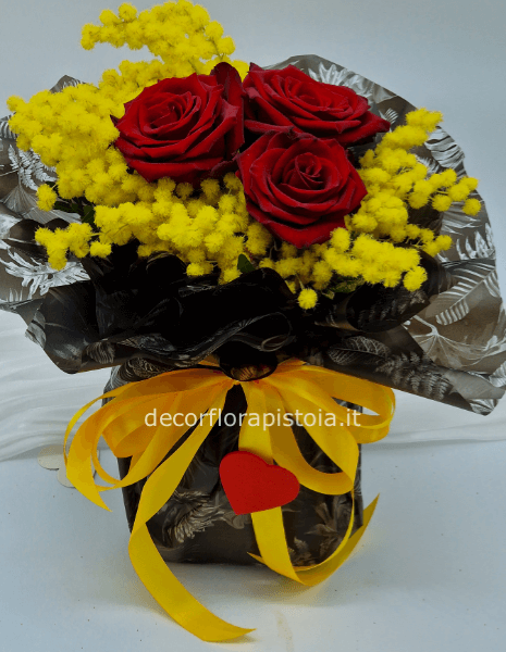 Compozitione moderna con 3 rose