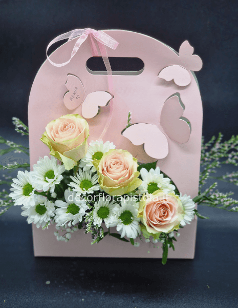 Composizione con farfale rosa