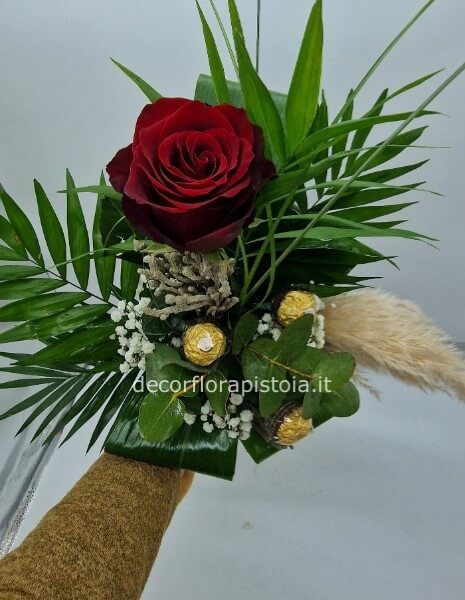 rosa rossa con cioccolatini